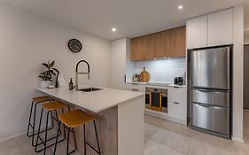 Urban Nest - Entire Townhouse And Free Parking